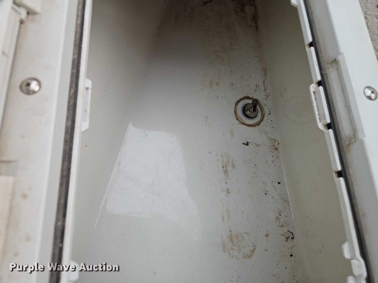 image for item EO7180 1999 VIP  Vision boat