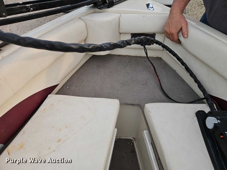 image for item EO7180 1999 VIP  Vision boat