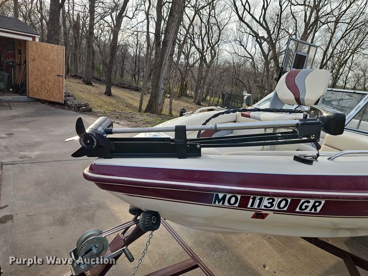 image for item EO7180 1999 VIP  Vision boat