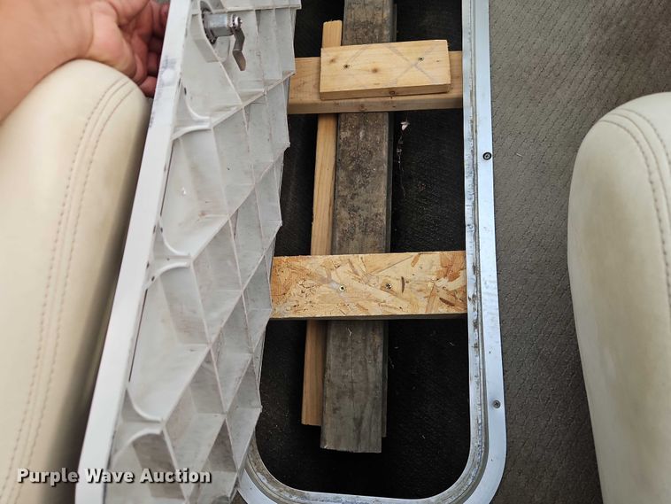 image for item EO7180 1999 VIP  Vision boat