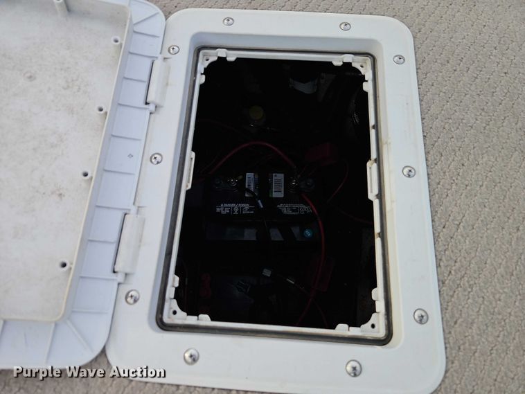 image for item EO7180 1999 VIP  Vision boat