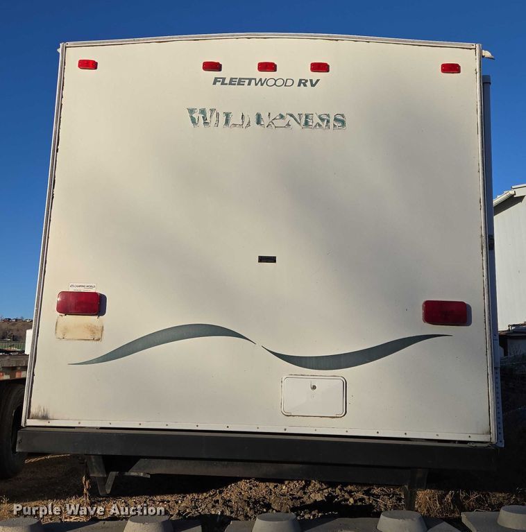 image for item ES2876 2000 Fleetwood Wilderness camper