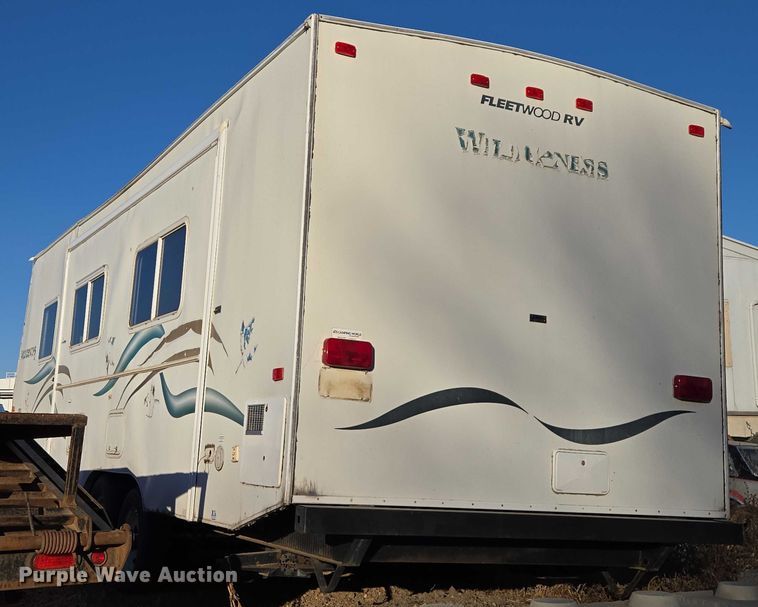 image for item ES2876 2000 Fleetwood Wilderness camper