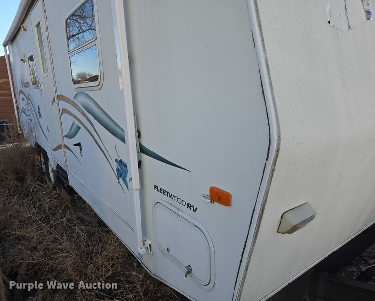 image for item ES2876 2000 Fleetwood Wilderness camper