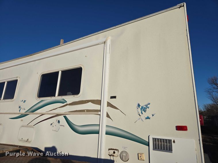 image for item ES2876 2000 Fleetwood Wilderness camper