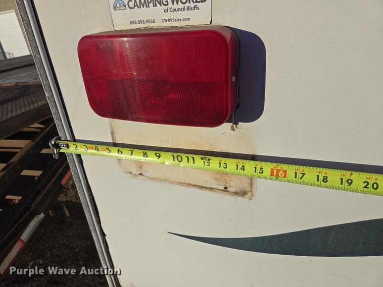 image for item ES2876 2000 Fleetwood Wilderness camper