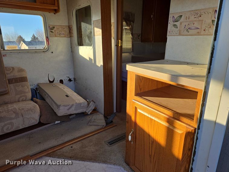 image for item ES2876 2000 Fleetwood Wilderness camper