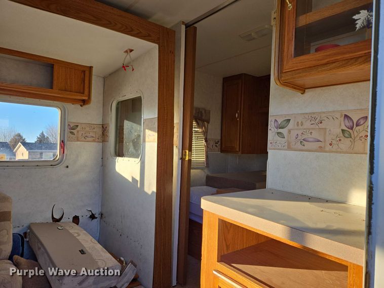 image for item ES2876 2000 Fleetwood Wilderness camper