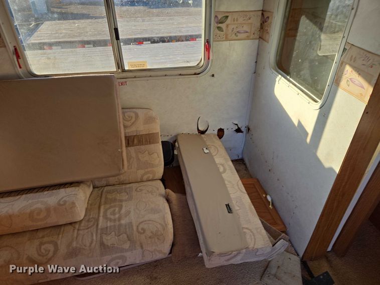 image for item ES2876 2000 Fleetwood Wilderness camper