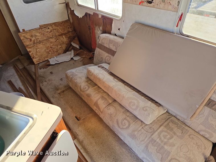 image for item ES2876 2000 Fleetwood Wilderness camper