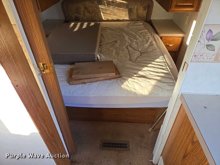 image for item ES2876 2000 Fleetwood Wilderness camper