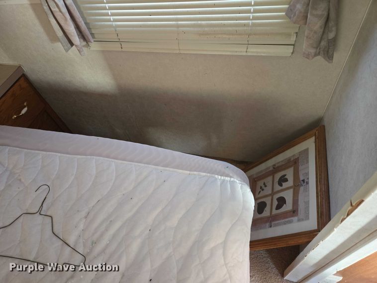 image for item ES2876 2000 Fleetwood Wilderness camper