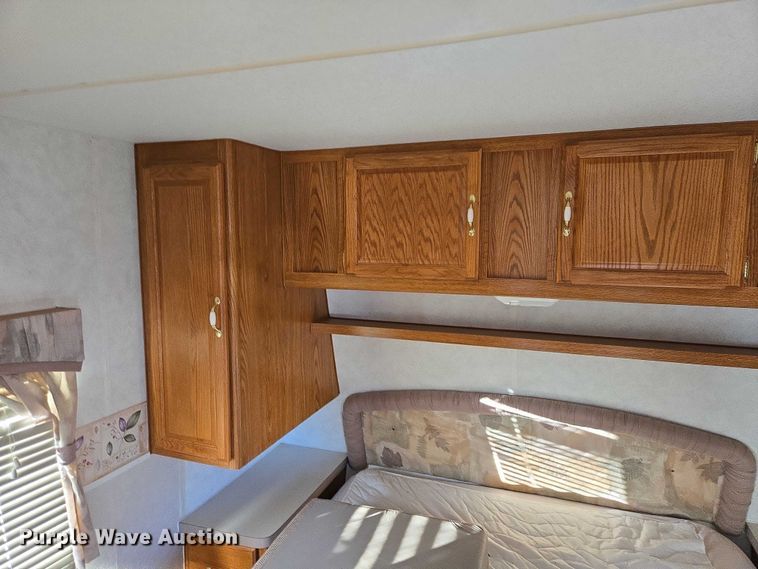 image for item ES2876 2000 Fleetwood Wilderness camper