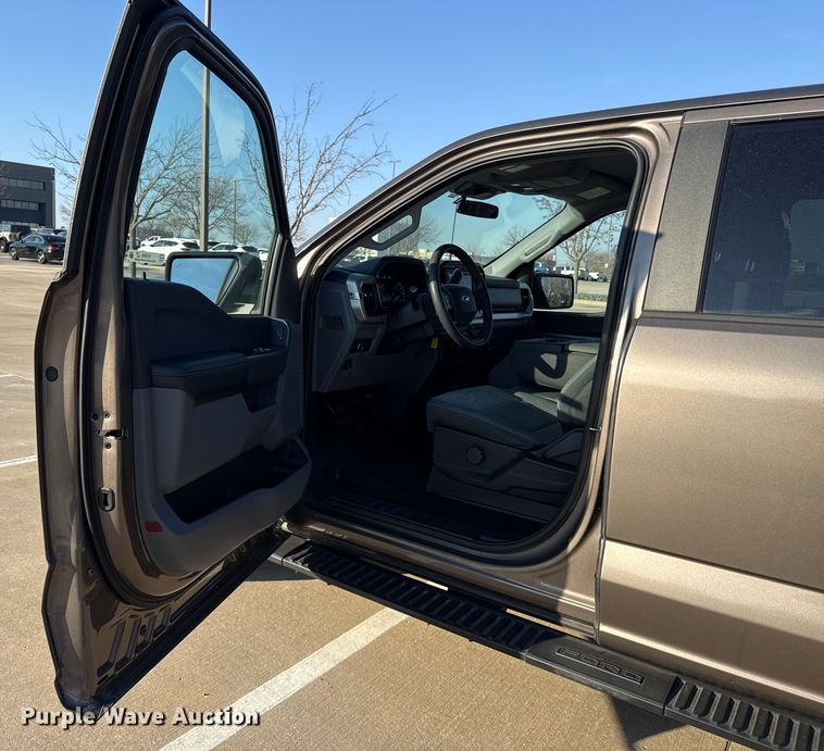 image for item ES5806 2022 Ford F150 Crew Cab pickup truck