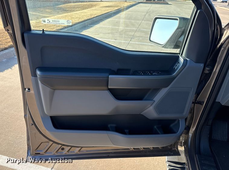 image for item ES5806 2022 Ford F150 Crew Cab pickup truck