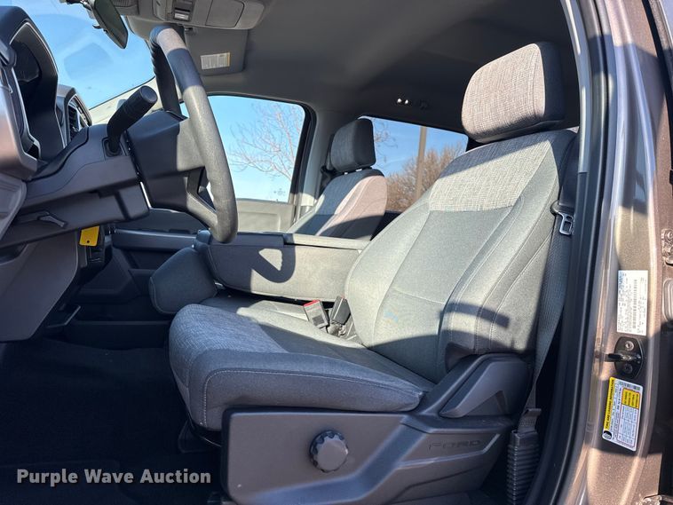 image for item ES5806 2022 Ford F150 Crew Cab pickup truck