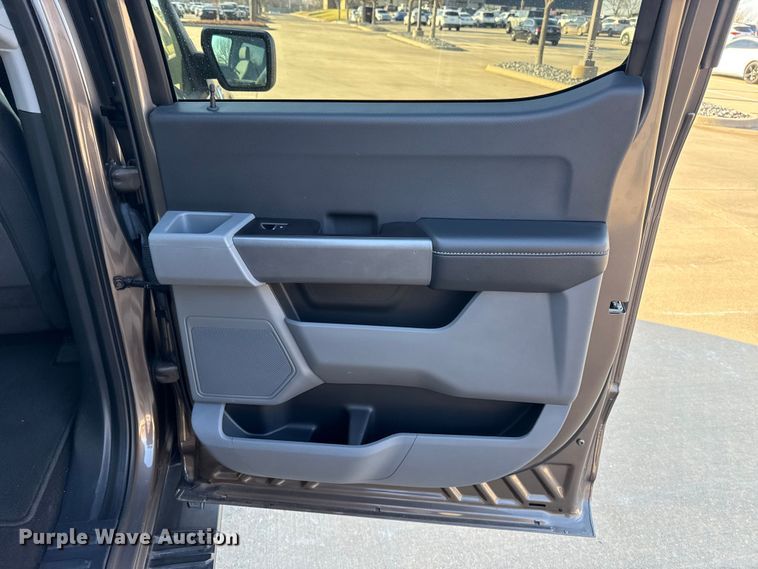 image for item ES5806 2022 Ford F150 Crew Cab pickup truck