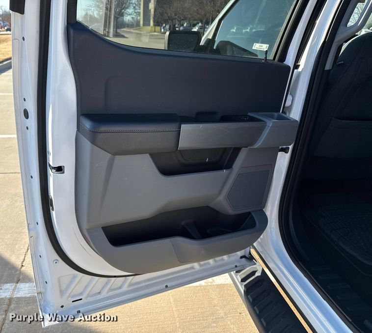 image for item ES5808 2022 Ford F150 Crew Cab pickup truck