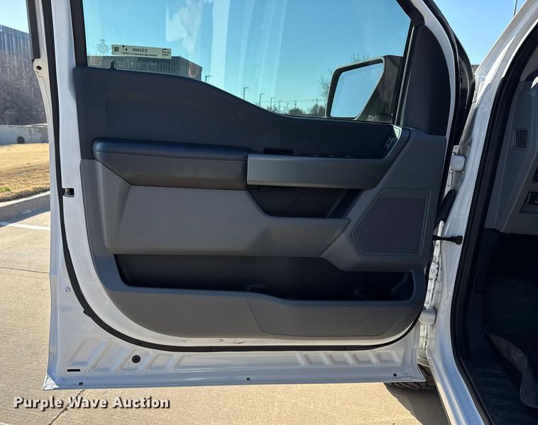 image for item ES5809 2022 Ford F150 Crew Cab pickup truck