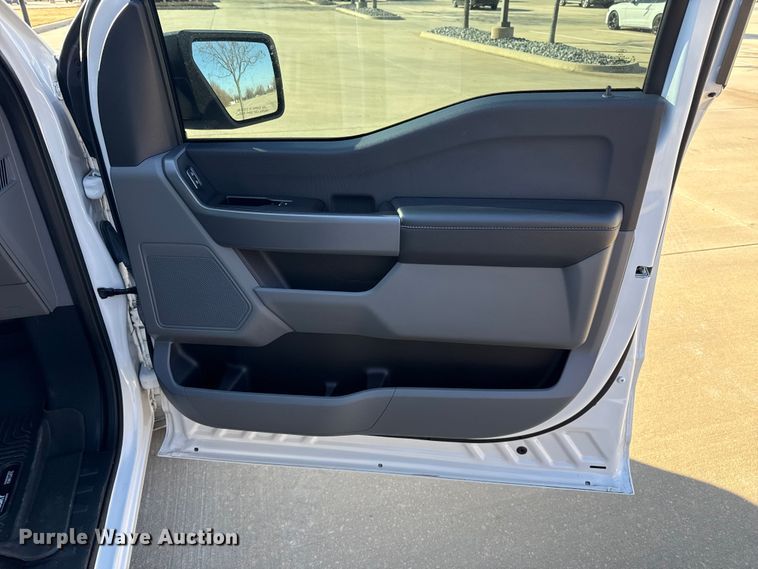 image for item ES5809 2022 Ford F150 Crew Cab pickup truck