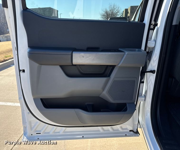 image for item ES5809 2022 Ford F150 Crew Cab pickup truck