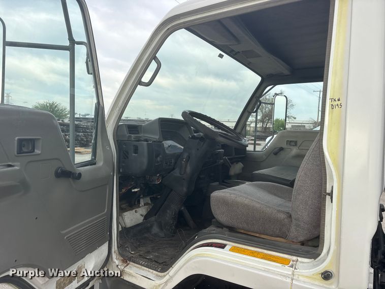 image for item ES8722 1995 Mitsubishi Fuso FE439 flatbed truck