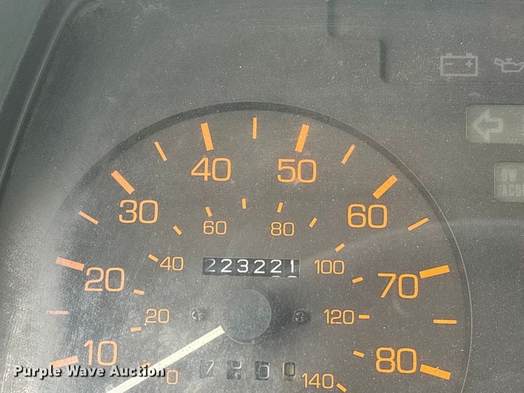 image for item ES8722 1995 Mitsubishi Fuso FE439 flatbed truck