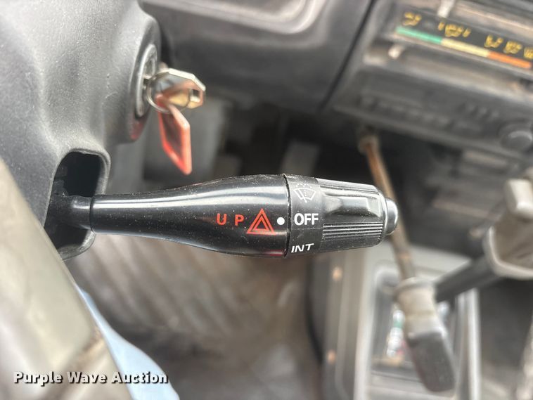 image for item ES8722 1995 Mitsubishi Fuso FE439 flatbed truck