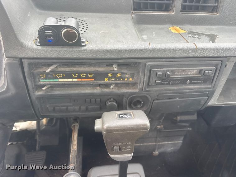 image for item ES8722 1995 Mitsubishi Fuso FE439 flatbed truck