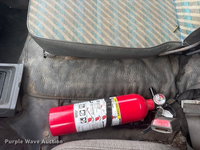 image for item ES8722 1995 Mitsubishi Fuso FE439 flatbed truck