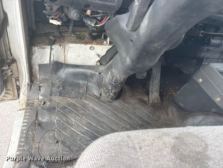 image for item ES8722 1995 Mitsubishi Fuso FE439 flatbed truck