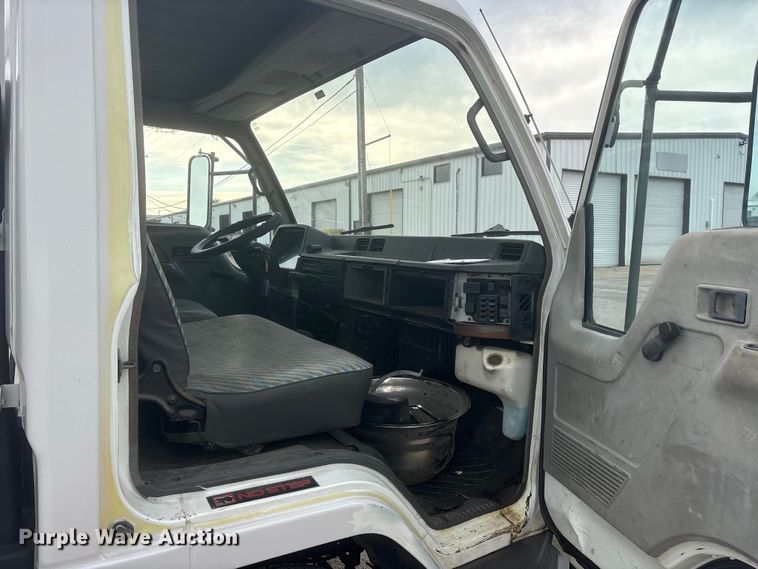 image for item ES8722 1995 Mitsubishi Fuso FE439 flatbed truck