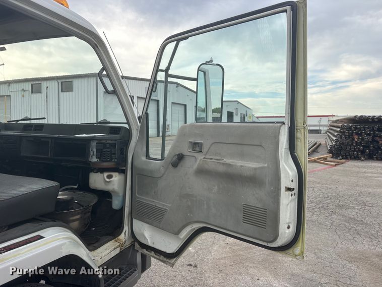 image for item ES8722 1995 Mitsubishi Fuso FE439 flatbed truck