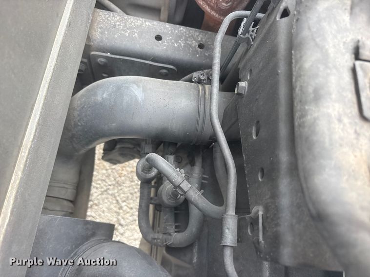 image for item ES8722 1995 Mitsubishi Fuso FE439 flatbed truck