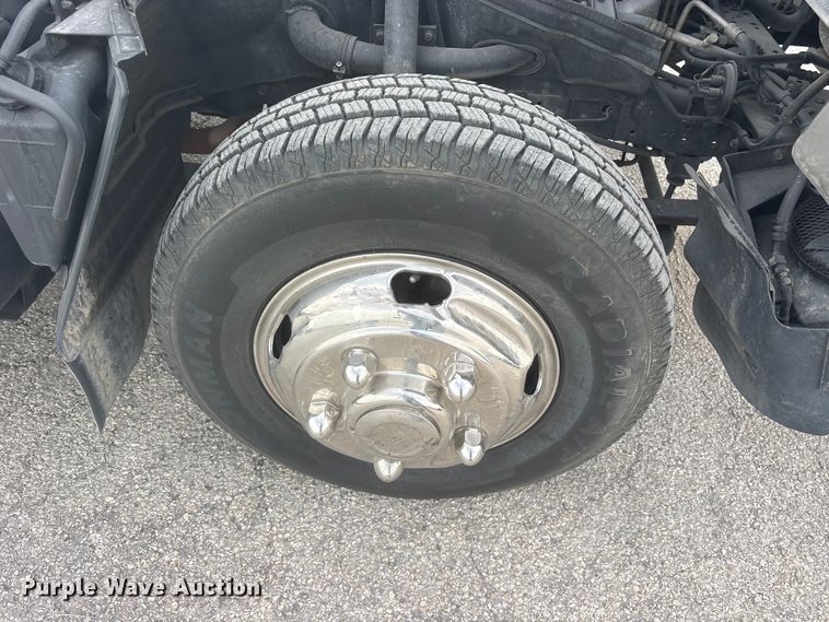 image for item ES8722 1995 Mitsubishi Fuso FE439 flatbed truck