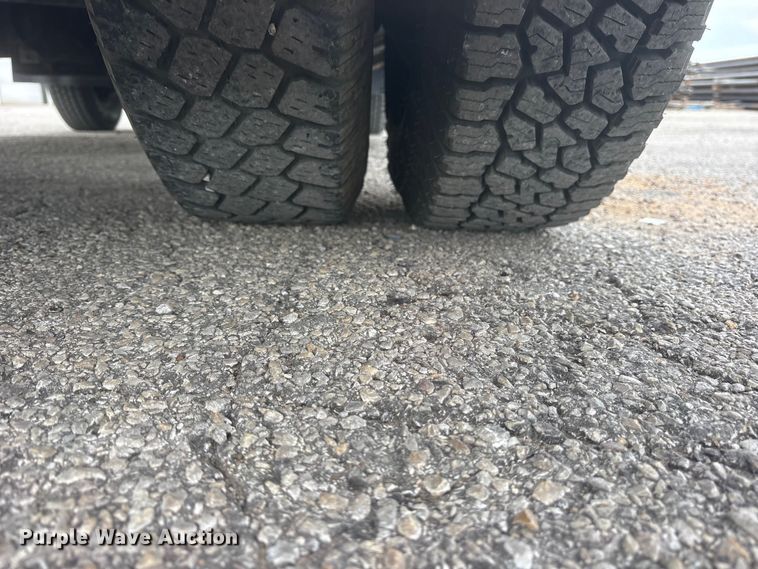 image for item ES8722 1995 Mitsubishi Fuso FE439 flatbed truck