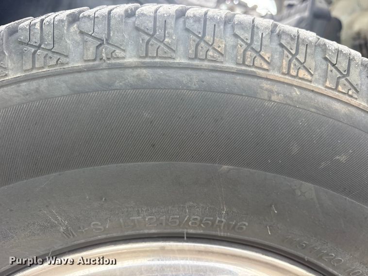 image for item ES8722 1995 Mitsubishi Fuso FE439 flatbed truck