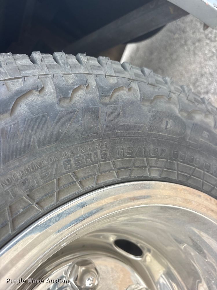 image for item ES8722 1995 Mitsubishi Fuso FE439 flatbed truck