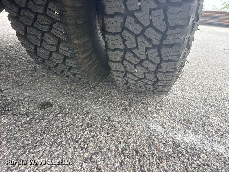 image for item ES8722 1995 Mitsubishi Fuso FE439 flatbed truck