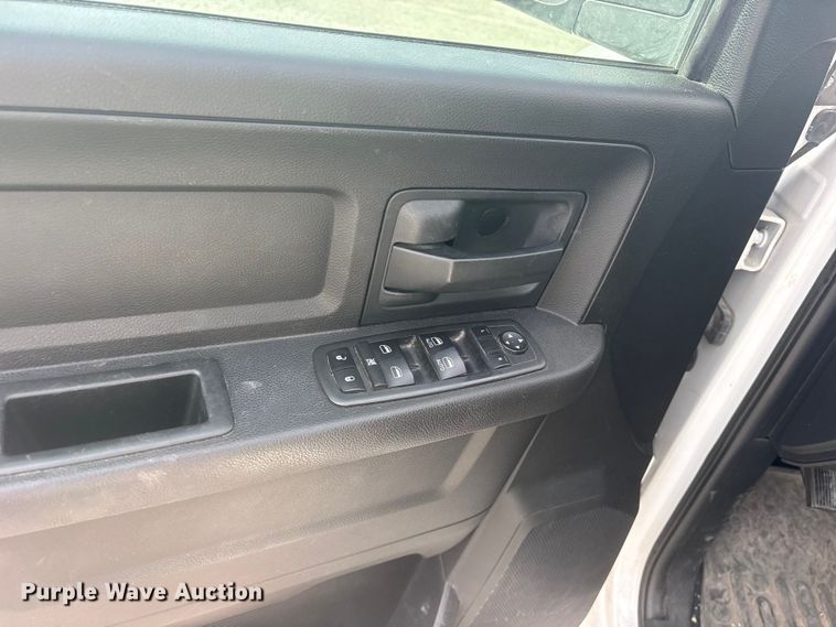 image for item ES8723 2018 RAM 2500 Crew Cab pickup truck