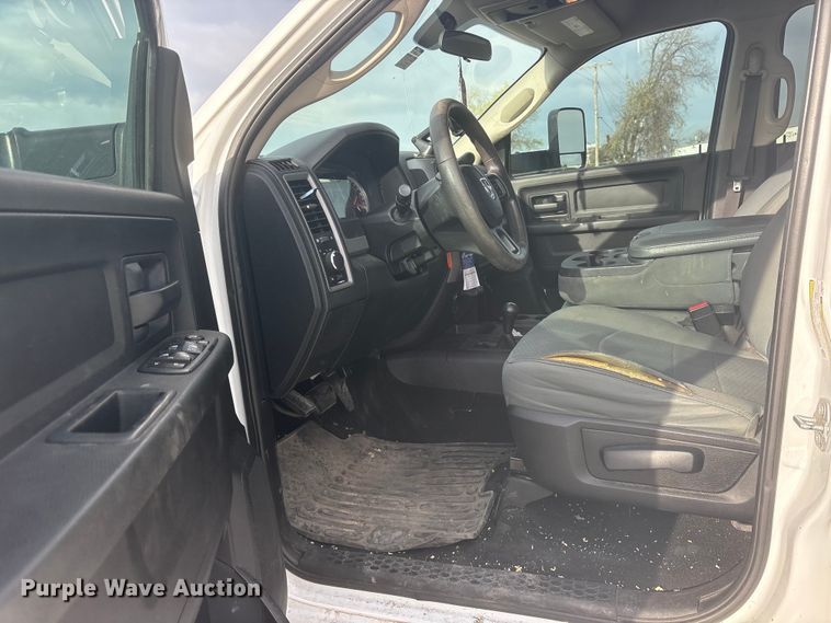 image for item ES8723 2018 RAM 2500 Crew Cab pickup truck