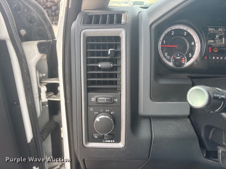 image for item ES8723 2018 RAM 2500 Crew Cab pickup truck