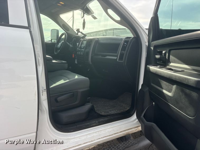 image for item ES8723 2018 RAM 2500 Crew Cab pickup truck