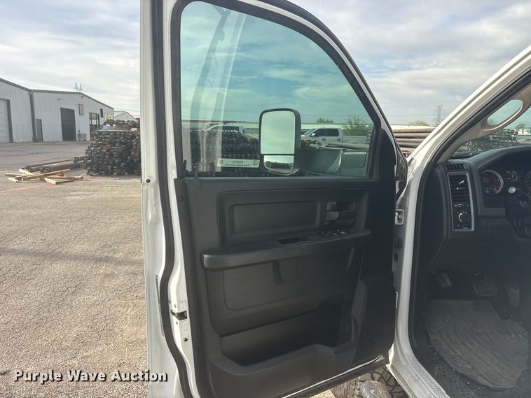 image for item ES8723 2018 RAM 2500 Crew Cab pickup truck