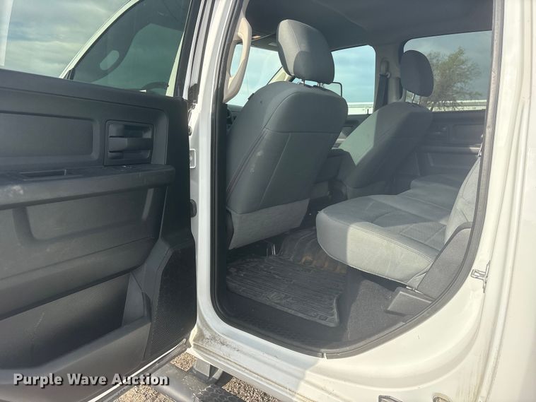 image for item ES8723 2018 RAM 2500 Crew Cab pickup truck