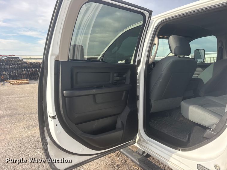 image for item ES8723 2018 RAM 2500 Crew Cab pickup truck