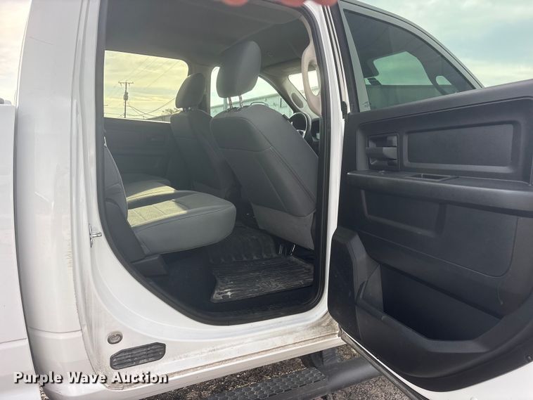 image for item ES8723 2018 RAM 2500 Crew Cab pickup truck