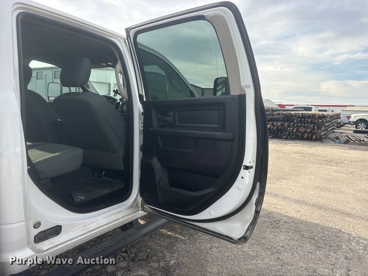 image for item ES8723 2018 RAM 2500 Crew Cab pickup truck