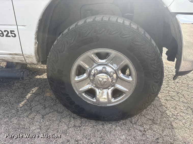 image for item ES8723 2018 RAM 2500 Crew Cab pickup truck