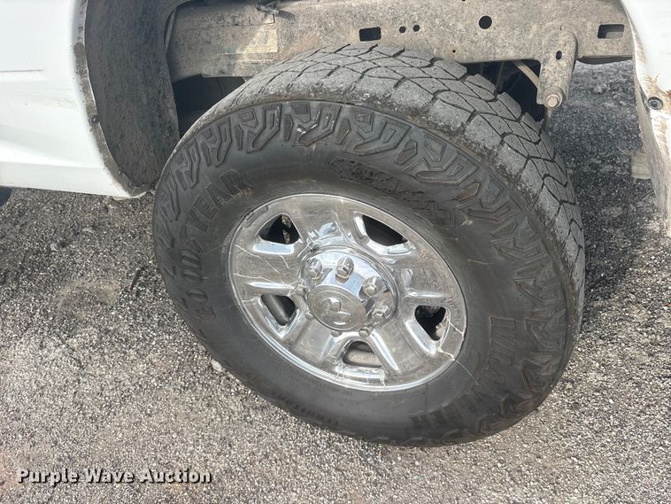 image for item ES8723 2018 RAM 2500 Crew Cab pickup truck